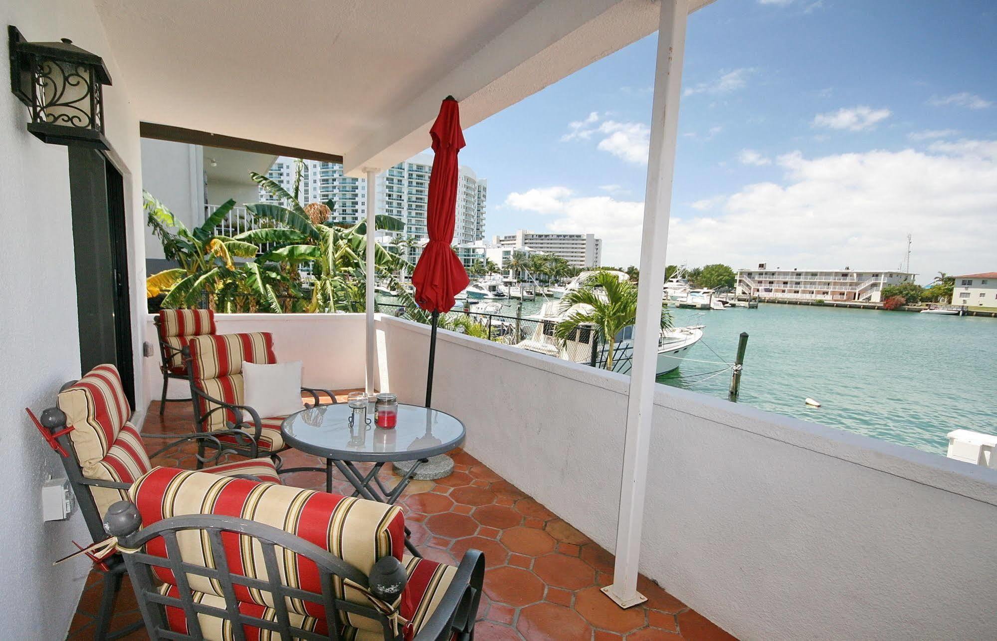 Miami Whitehouse Apartments North Bay Village Екстер'єр фото
